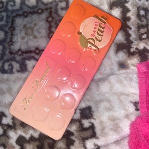 Too faced eyeshadow pallet peach